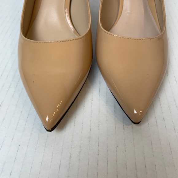 Stuart Weitzman Kitten Pump Size 5M Nude/Tan Patent Leather Made In Spain Classy - Picture 2 of 11